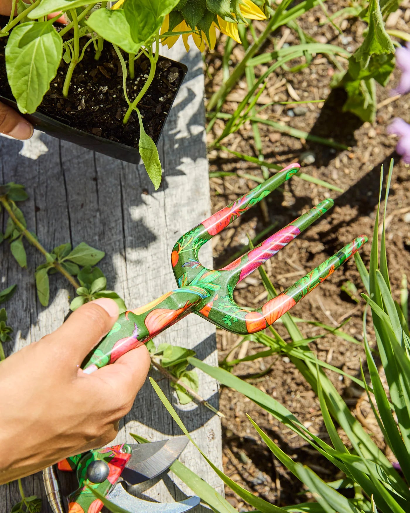 Kip & Co - Veggie Soup Garden Tools and Gloves Set