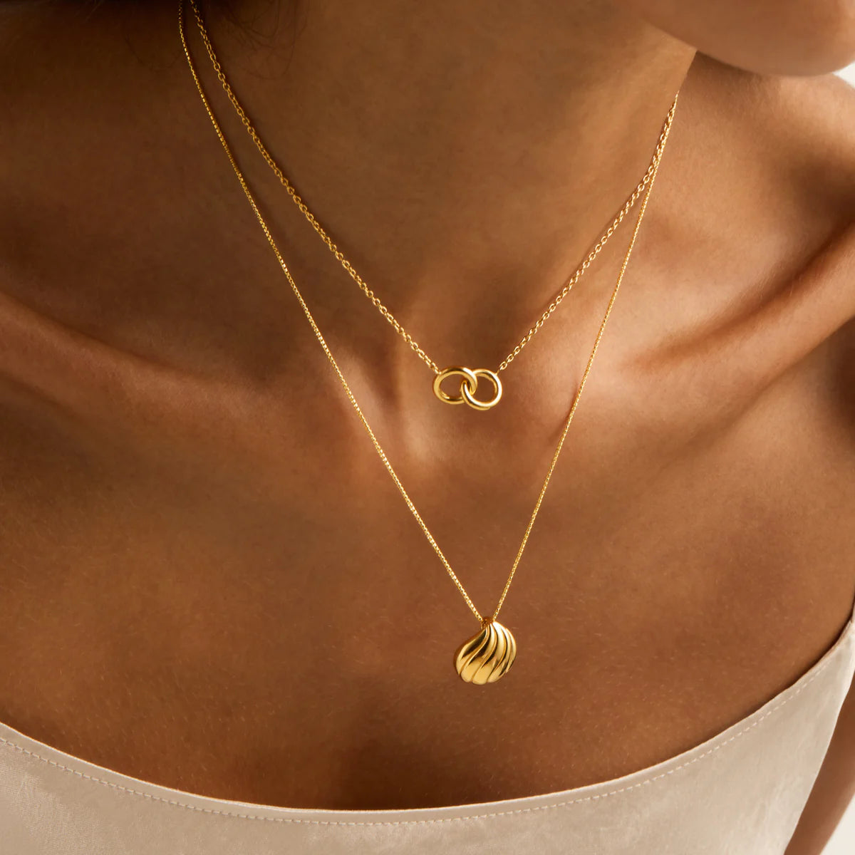 Najo - Embrace Necklace Gold