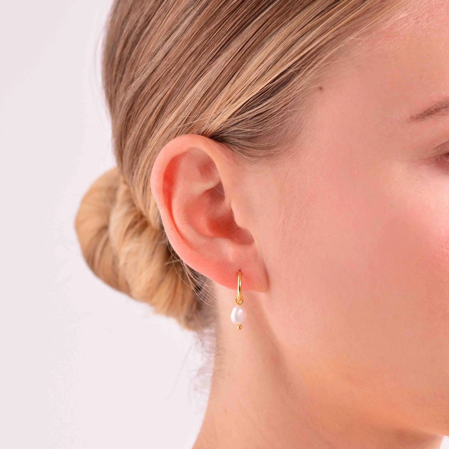 Linda Tahija - Baroque Pearl Earrings Gold