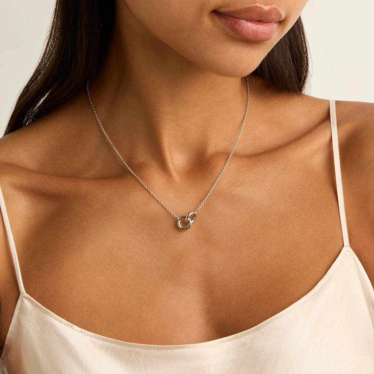 Najo - Embrace Necklace Silver