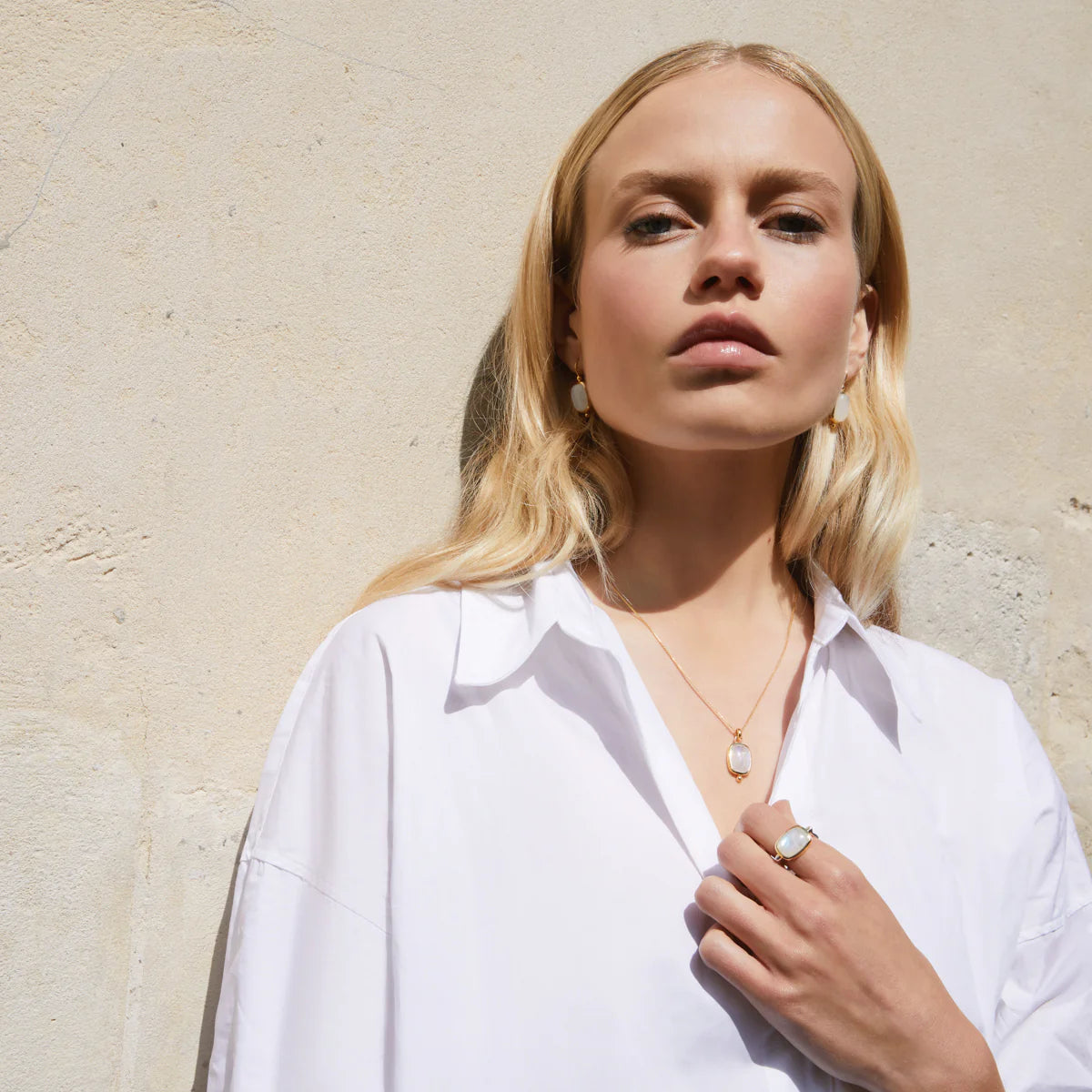 Najo - Fleur Rainbow Moonstone Pendant Necklace