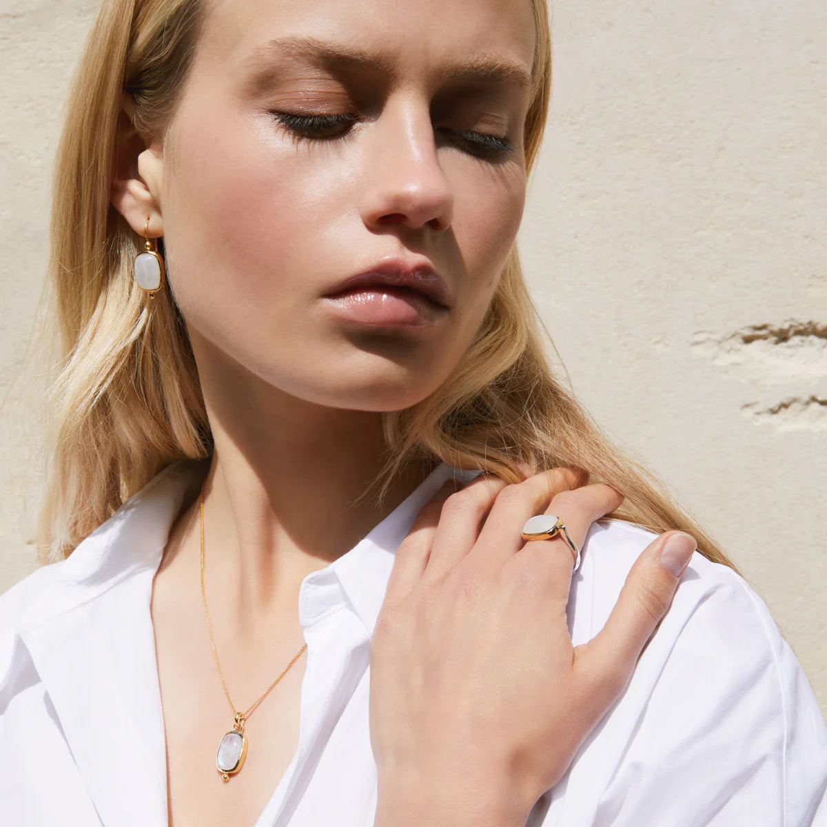 Najo - Fleur Rainbow Moonstone Ring